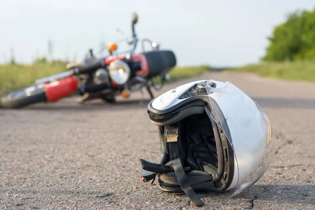 मुंगेर में बाइक पर रील्स बना रहे थे तीन दोस्त, बस से टकराकर दो की मौत