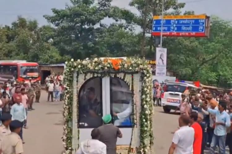 हल्दी, सगुन के पैसे के साथ दिशोम गुरु शिबू सोरेन की अंतिम यात्रा, जानें आदिवासी विदाई की परंपरा