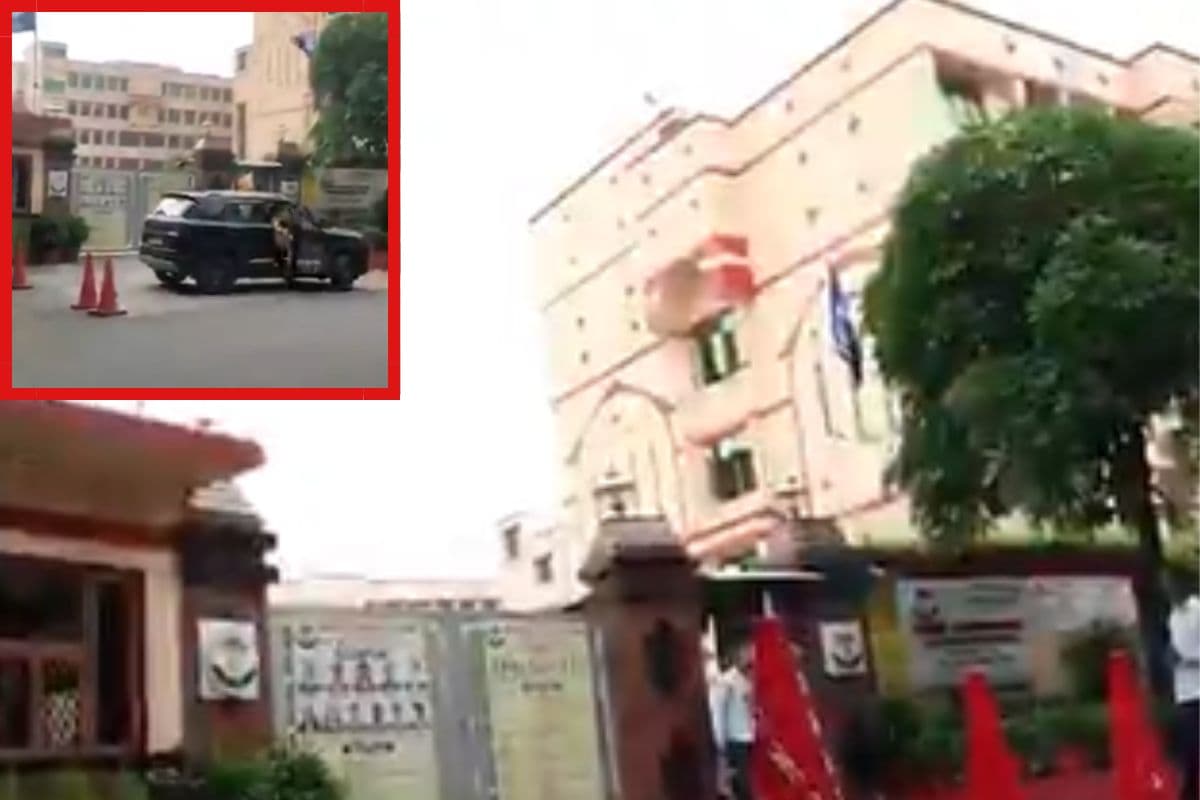 Delhi three school one college received bomb threats by email