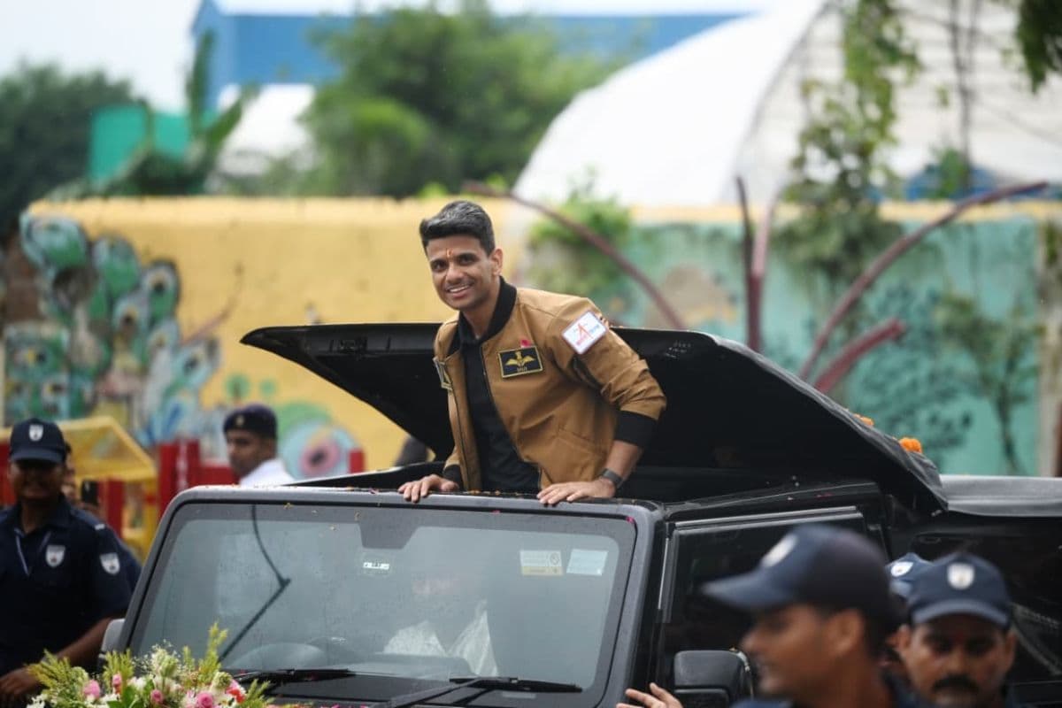 Shubhanshu Shukla: स्पेस स्टेशन से लौटे शुभांशु शुक्ला का लखनऊ ने भव्य स्वागत, विक्ट्री परेड में हुए शामिल