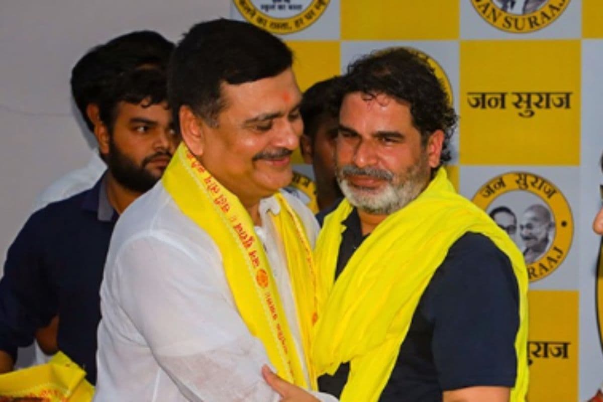 BJP: बिहार चुनाव से पहले बीजेपी को बड़ा झटका, पीके की पार्टी में शामिल हुए सुधीर शर्मा