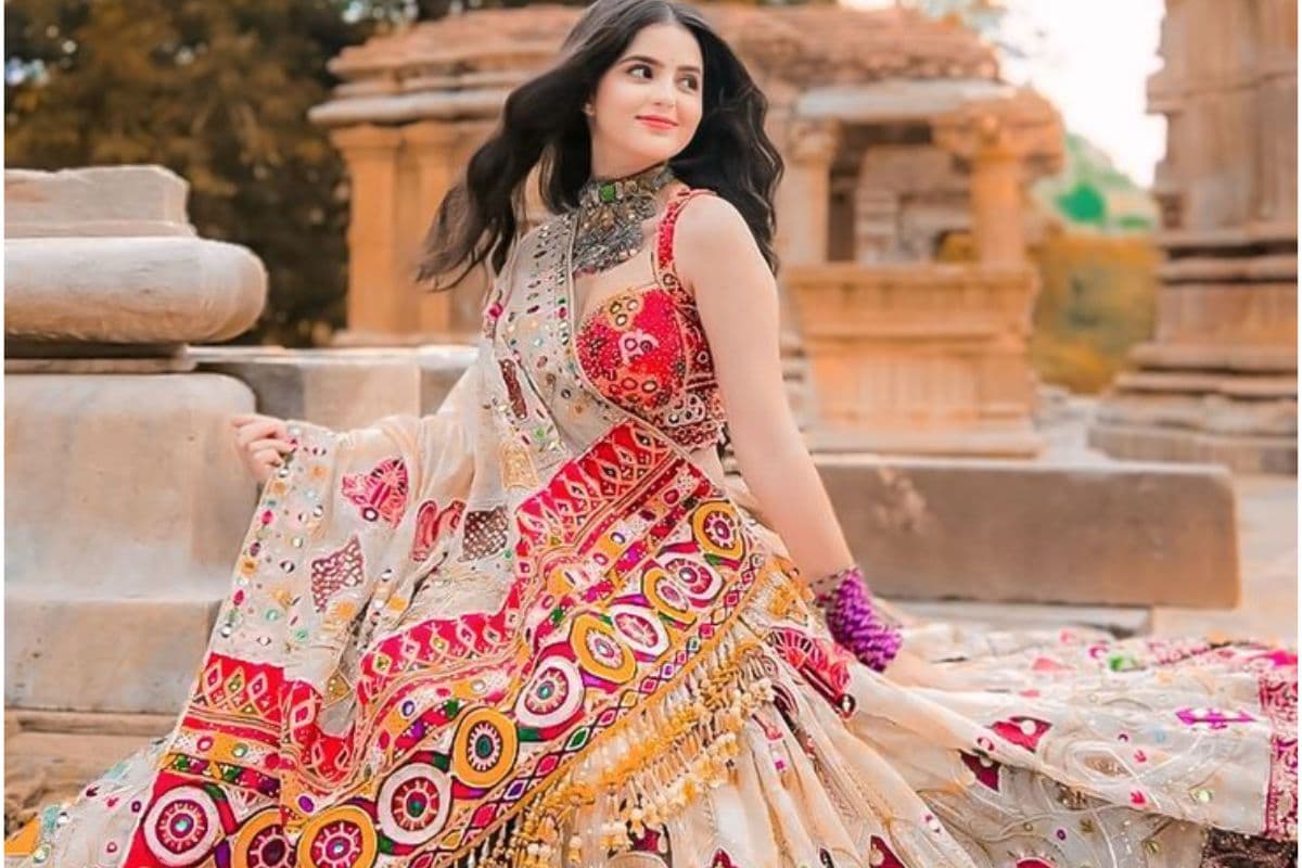 Teej Lehenga Design 2025: इस तीज दिखना है खूबसूरत तो ट्राय करें ये लहंगा डिजाइन