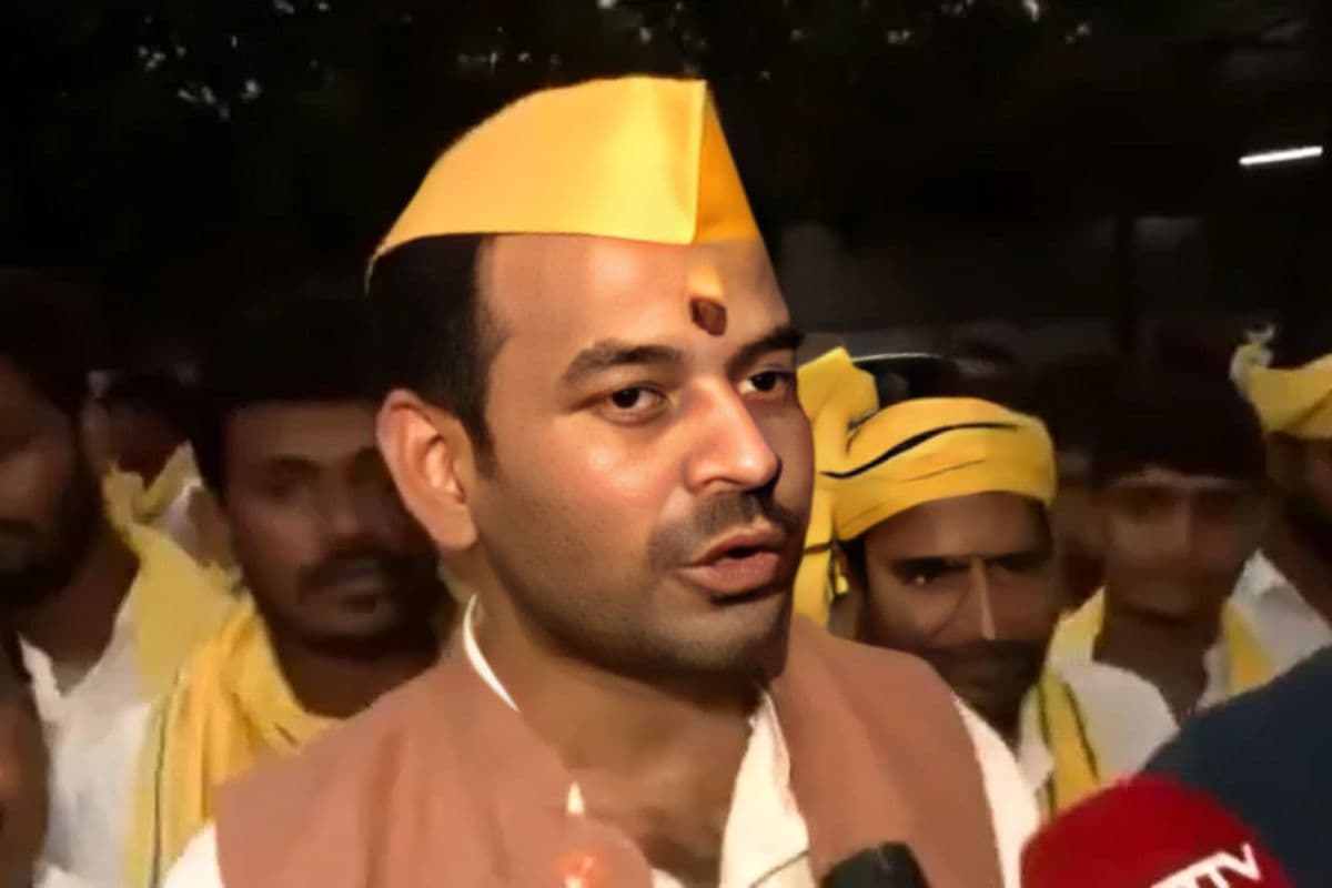 बैलवा हमको संगठन से बाहर करवा दिया, तेज प्रताप यादव का बिना नाम लिए भाई बीरेंद्र पर हमला