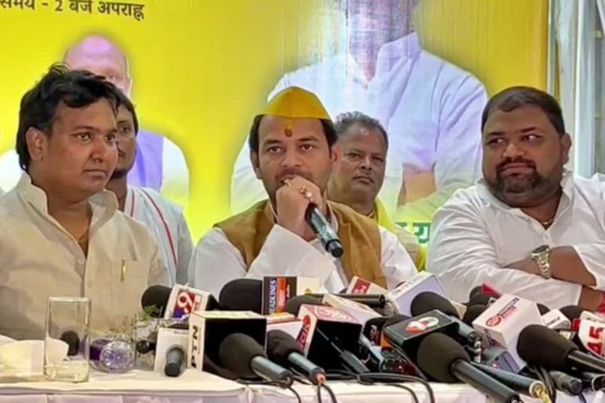 Tej Pratap Yadav: तेज प्रताप ने VVIP समेत 5 पार्टियों से किया गठबंधन, महुआ से चुनाव लड़ने का किया ऐलान