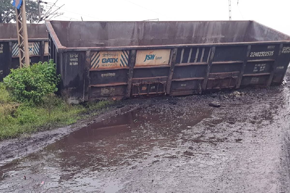 Train Accident : झारखंड में दो मालगाड़ी आपस में टकराई, 10 ट्रेनों को किया गया रद्द