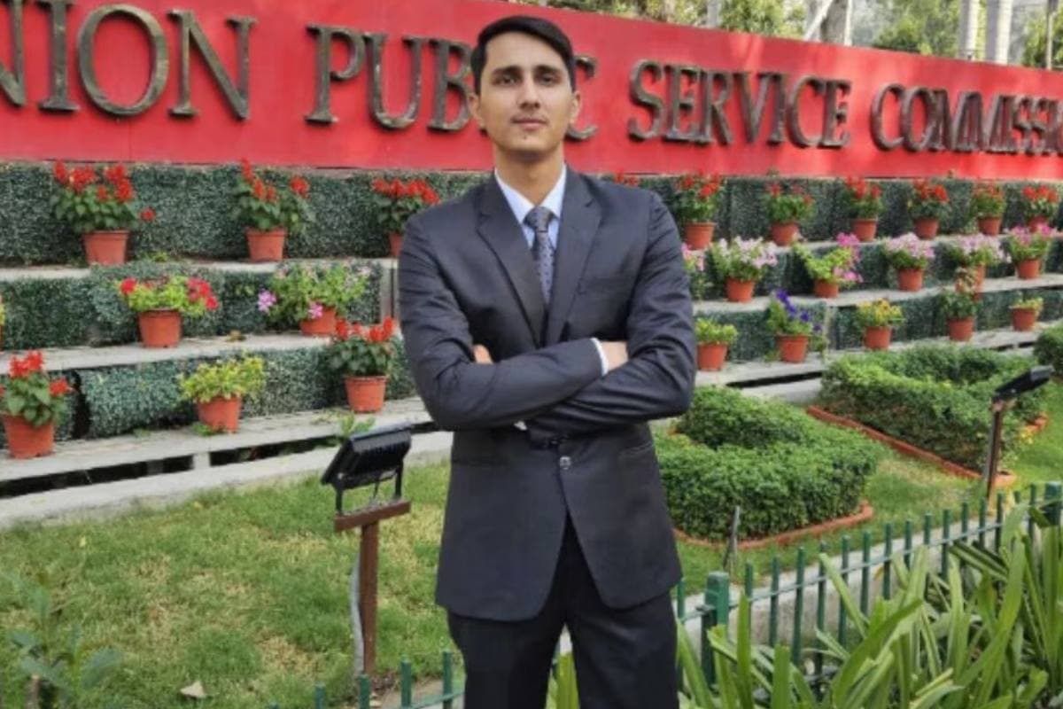 Success Story: दो असफलताओं के बाद रची जीत की कहानी, UPSC में 38वीं रैंक के साथ IAS बने अभिषेक शर्मा