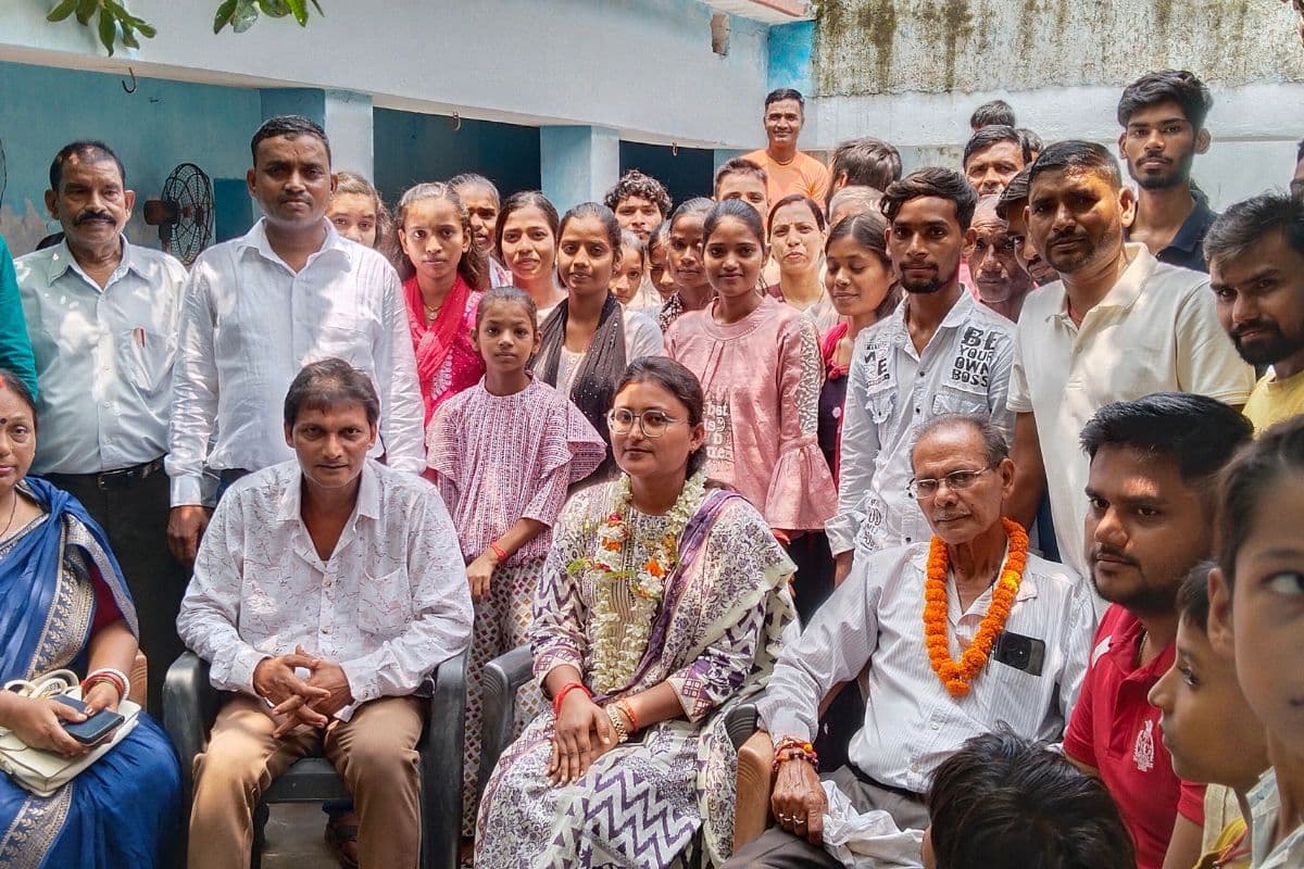 Success Story: दुकानदार पिता की बेटी बनी अफसर, UPSC एग्जाम पास कर पेश की मिसाल