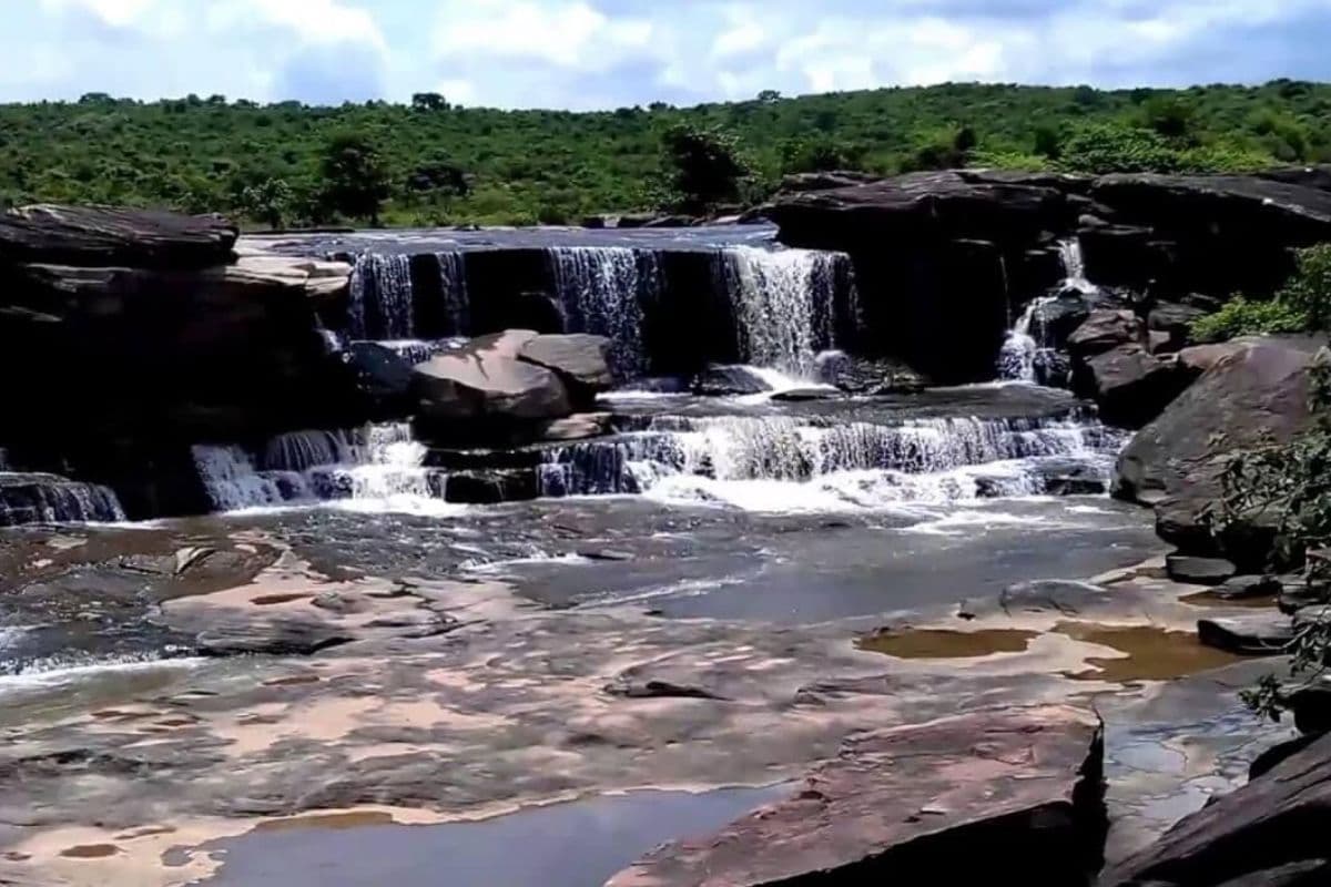 Tourist Place In Bihar: बिहार के इस जिले में छिपा है अमेरिका के नियाग्रा जैसा वॉटरफॉल, बारिश के दिनों का यही मिलेगा असली मजा