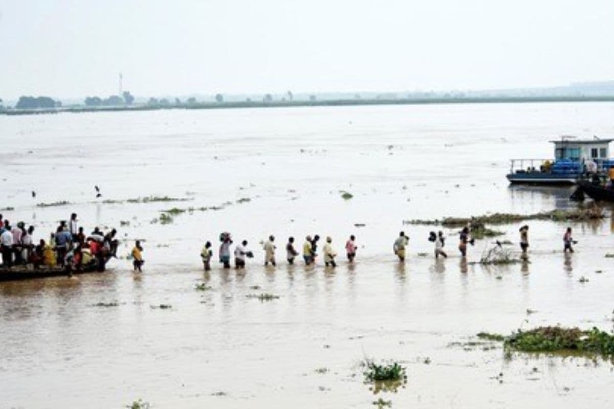 Bihar Flood Alert Danger due to rise in Ganga Punpun and Son rivers