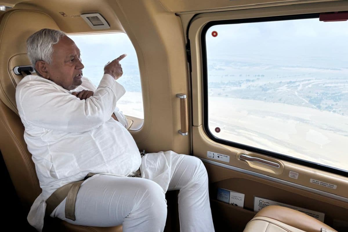 Bihar Flood: बिहार में बाढ़ से बिगड़े हालात! सीएम नीतीश हेलिकॉप्टर से किए निरीक्षण, ली पूरी जानकारी