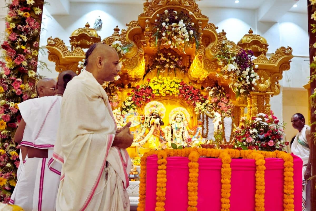 Janmashtami 2025: पटना के इस्कॉन मंदिर में भव्य तैयारी, थाईलैंड-बैंकॉक से मंगाए गए फूल, रात 1 बजे तक खुला रहेगा दरबार