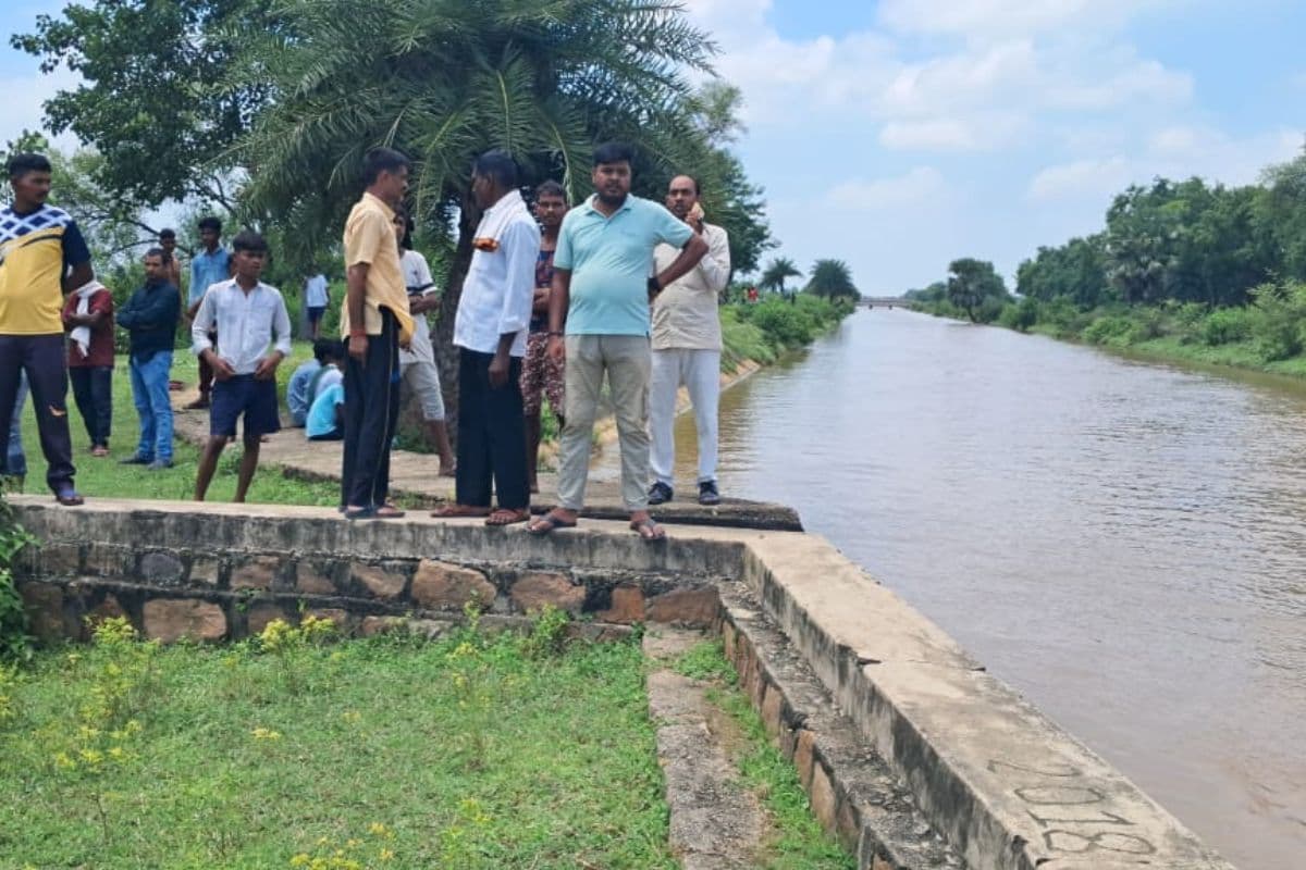 Bihar News younger brother drowning elder brother jumped into canal