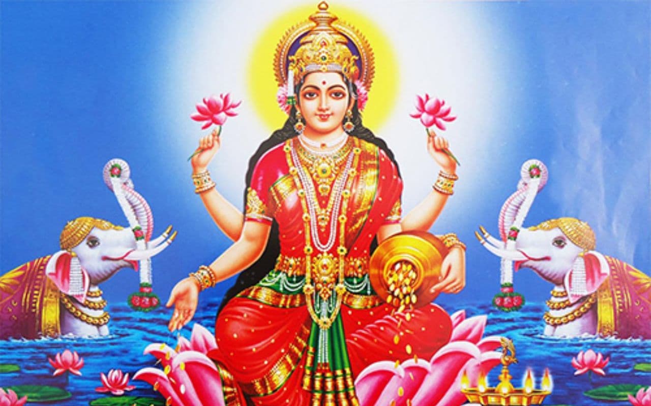 Varalakshmi Vrat 2025: वरलक्ष्मी व्रत आज, जानें किस मुहूर्त में करें पूजा