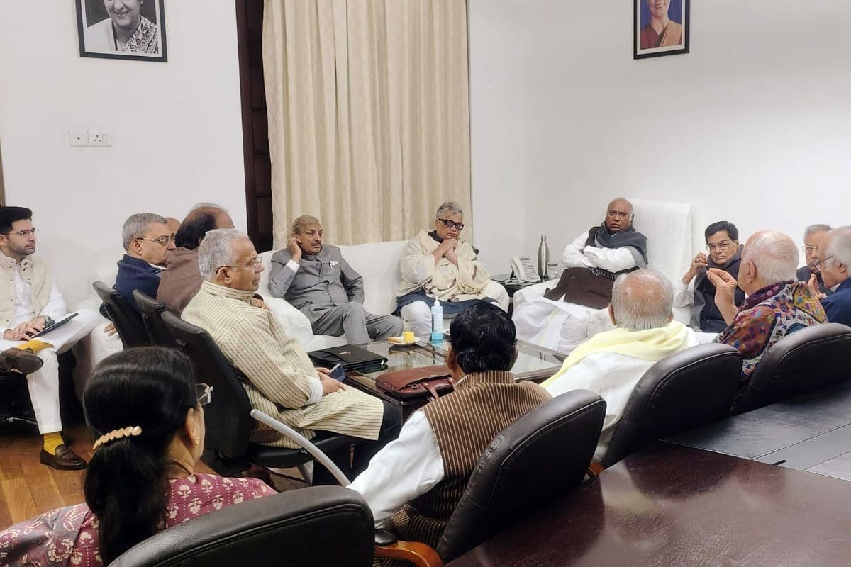 उपराष्ट्रपति चुनाव में NDA बनाम INDIA मुकाबला तय! खरगे ने बुलाई संसदीय दल की बैठक, उम्मीदवारी पर होगी चर्चा