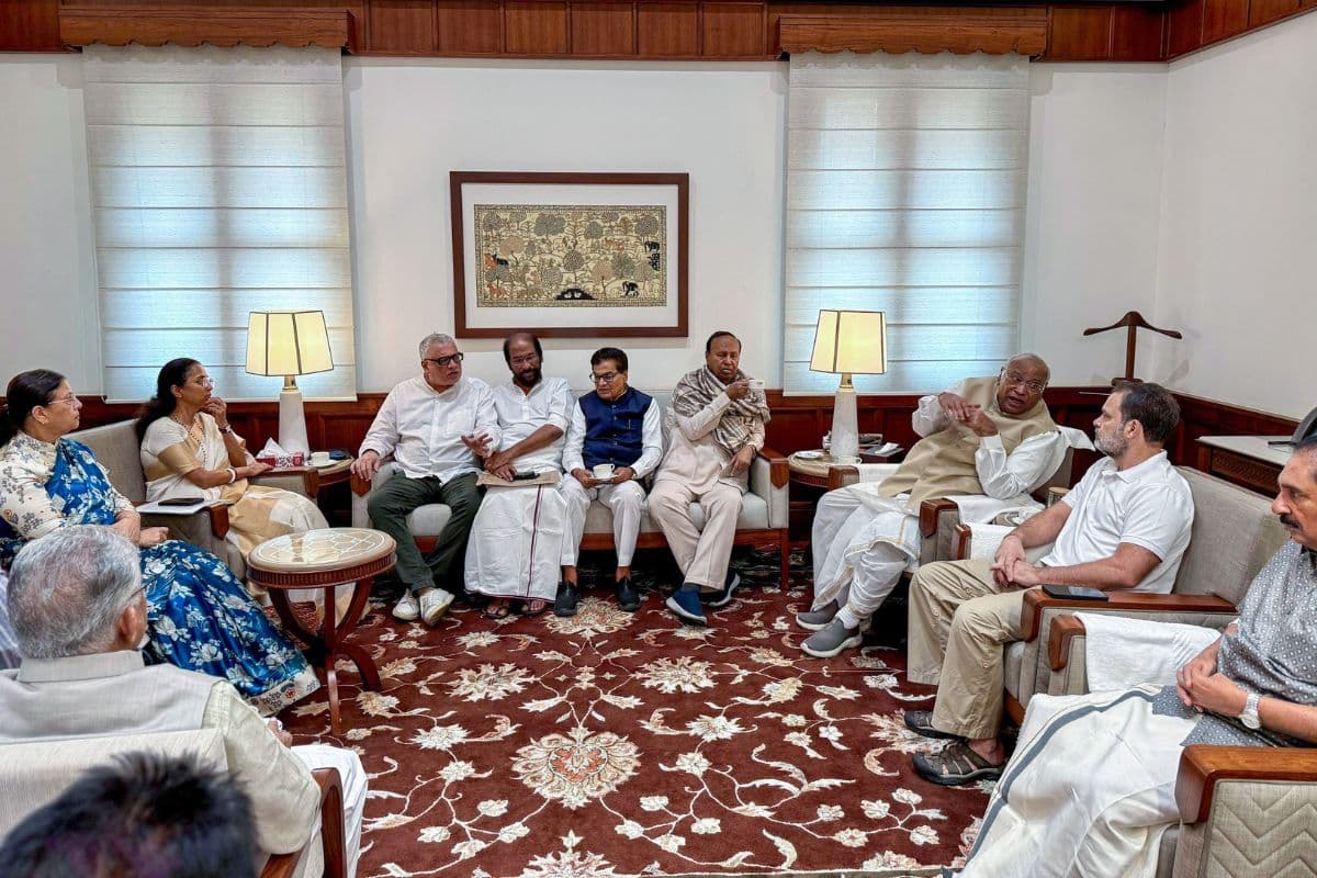 क्या दक्षिण बनाम दक्षिण होगा उपराष्ट्रपति चुनाव? DMK ने सुझाया नाम, आज होगी विपक्षी नेताओं की बैठक