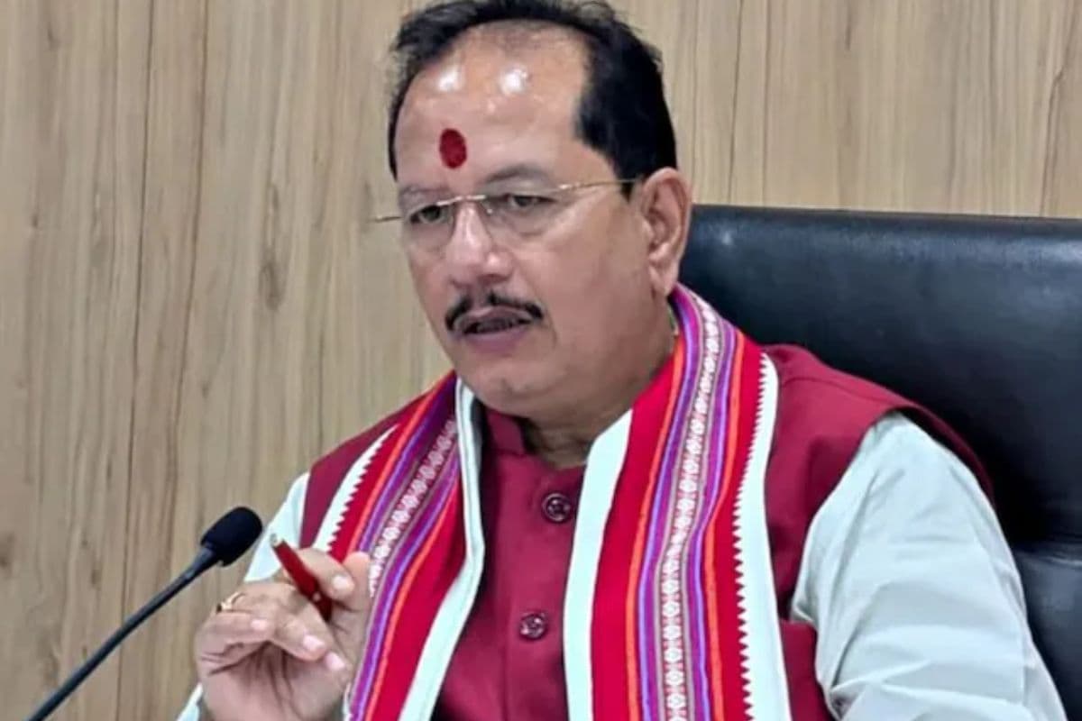 Bihar Politics: तेजस्वी के आरोप पर विजय सिन्हा का पलटवार, बोले- मैं था, हूं और रहूंगा- आपका ईमानदार जनसेवक