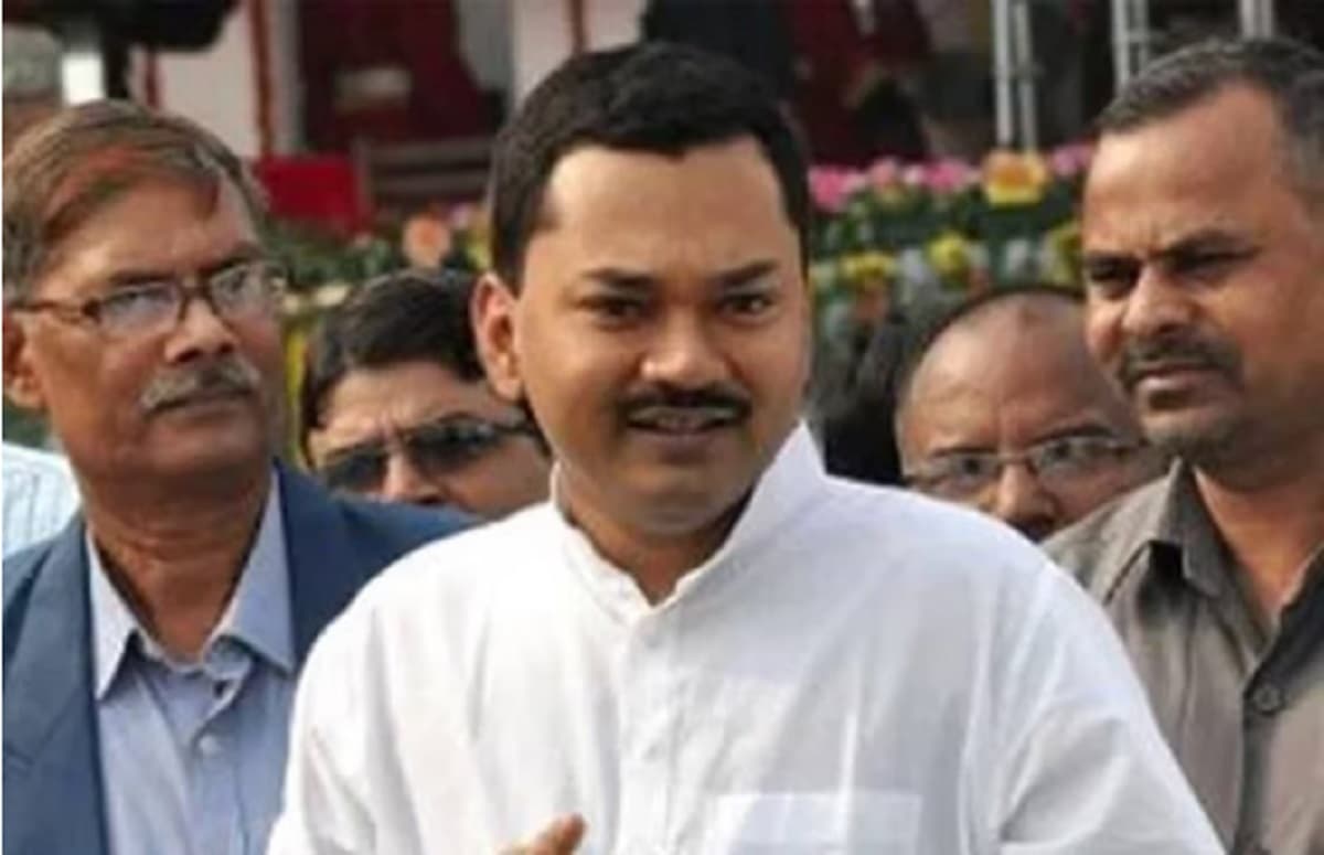 निशांत कुमार ने दिया तेजस्वी यादव को करारा जबाव, पूछा- 20 वर्षों से किसकी नकल कर रहे हैं नीतीश कुमार
