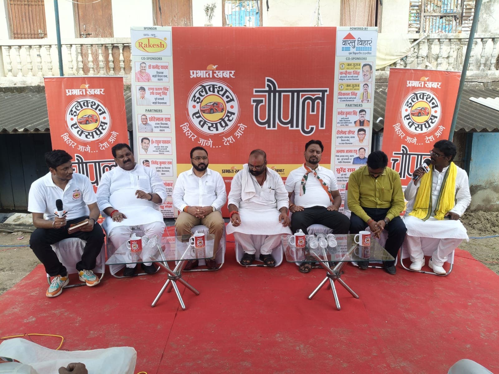 Election Express: बनियापुर के चौपाल में उठा मशरक शराब कांड, लोगों ने नेताओं को घेरा