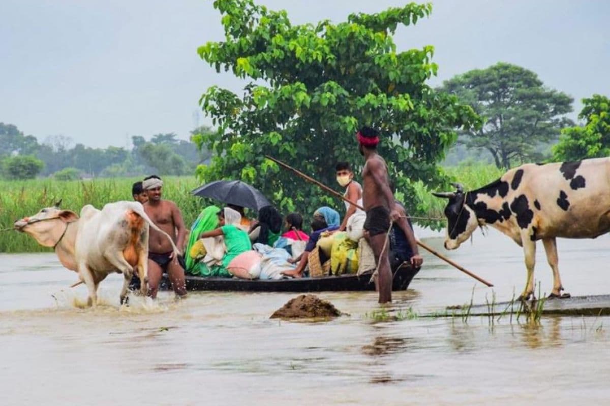 Bihar Flood: पटना के 24 गांवों में घुसा पानी, कई मोहल्लों में घर से निकलना मुश्किल