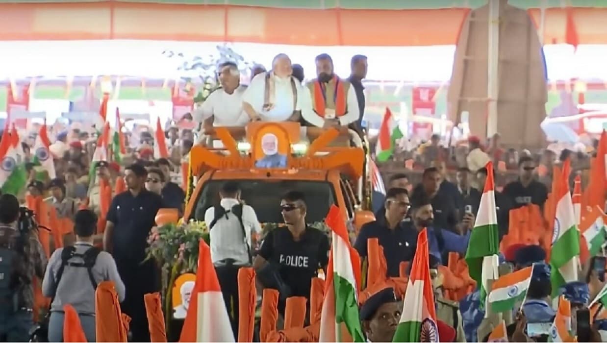 PM Modi Bihar Visit: गयाजी पहुंचे नरेंद्र मोदी, नीतीश कुमार के साथ किया रोड शो