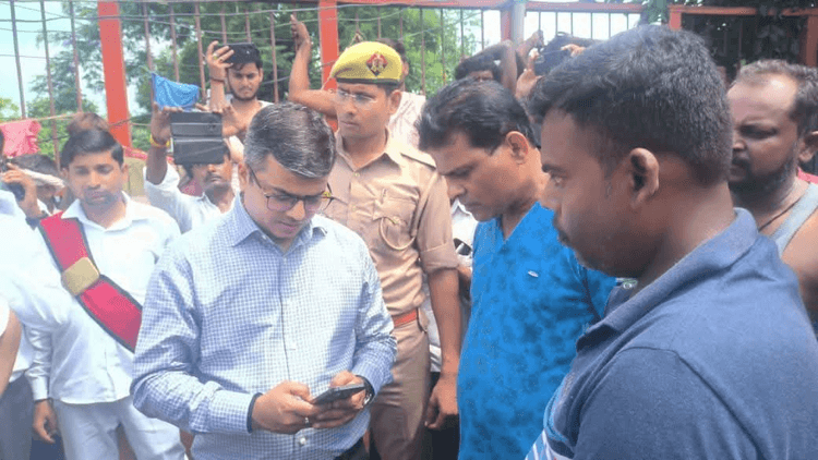 प्रयागराज में गंगा-यमुना का कहर, बाढ़ से पांच लाख आबादी संकट में, स्कूल बंद, राहत शिविरों में बढ़ी हलचल