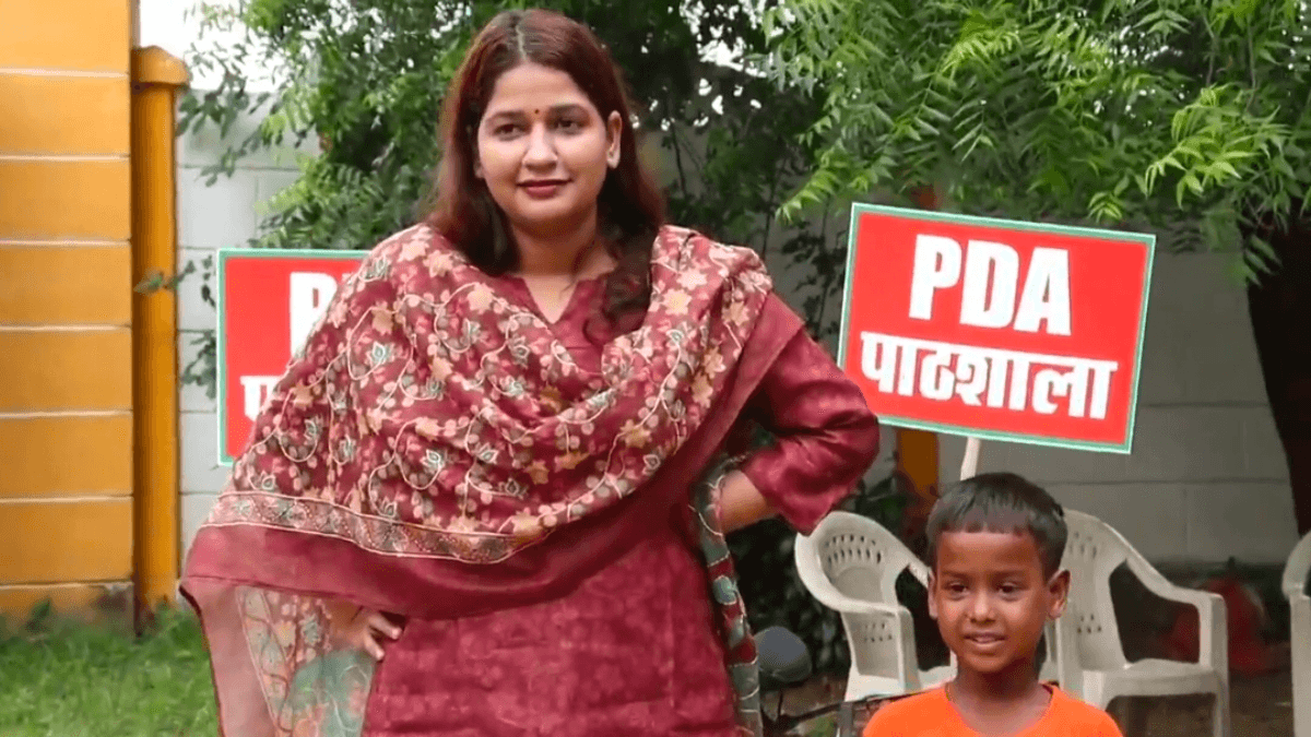 ताला तोड़कर स्कूल में चली 'पीडीए पाठशाला', सपा नेता पूजा शुक्ला पर एफआईआर दर्ज