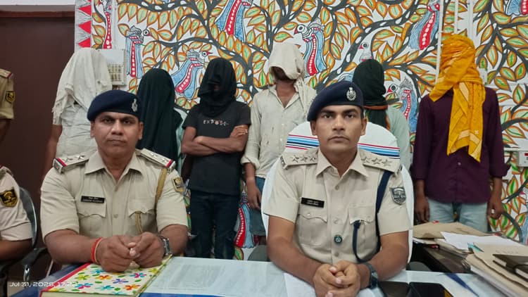 बाइक लूटकांड का उद्भेदन, छह बदमाश गिरफ्तार, लूटी गयी बाइक भी बरामद