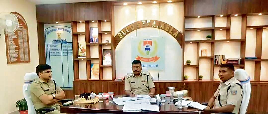 Seraikela Kharsawan News : सरायकेला जिले में नक्सल गतिविधि नहीं, पुलिस हमेशा अलर्ट : डीआइजी