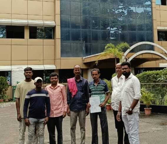 East Singhbhum News : दो माह का फ्रिंगर प्रिंट लेकर दिया एक महीने का राशन, आक्रोश