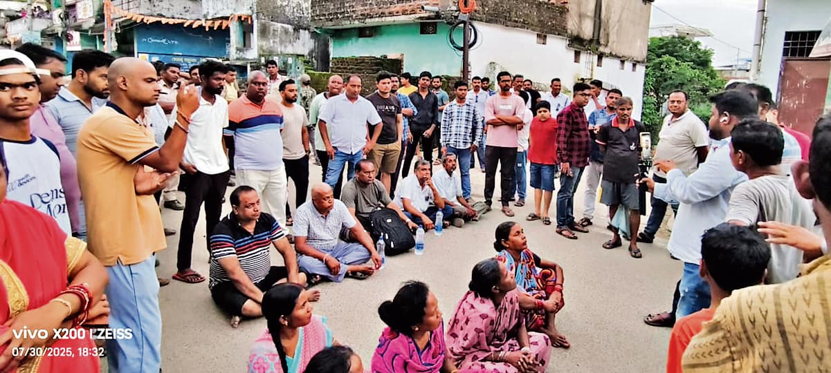 Sambalpur News: बिना नोटिस अतिक्रमण हटाओ अभियान चलाने का लोगों ने किया विरोध