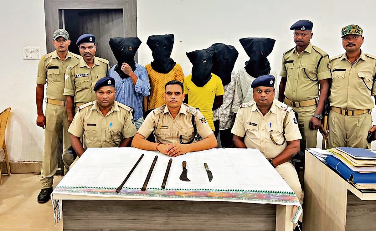 Rourkela News: डकैती की योजना बनाते पांच आरोपी गिरफ्तार, हथियार बरामद