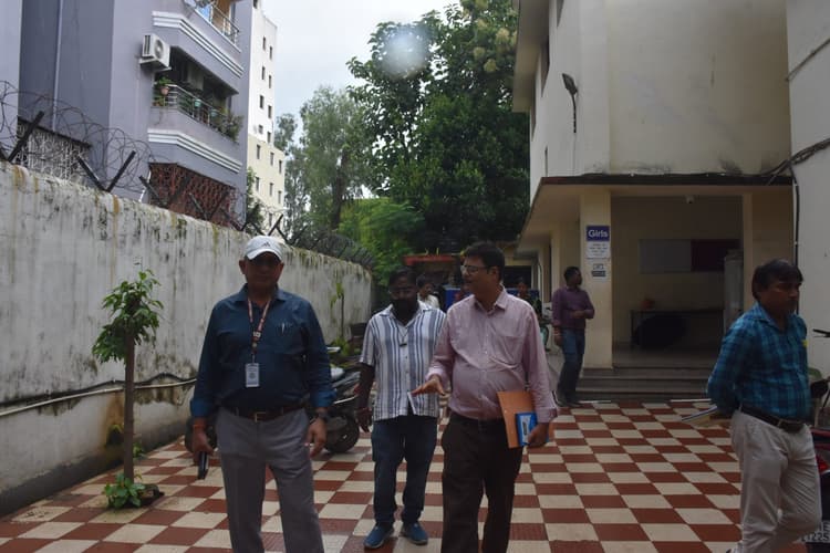 Ranchi News स्टेट लाइब्रेरी में खरीदी जायेंगी नयी किताबें, लगेंगी टेबल-कुर्सियां