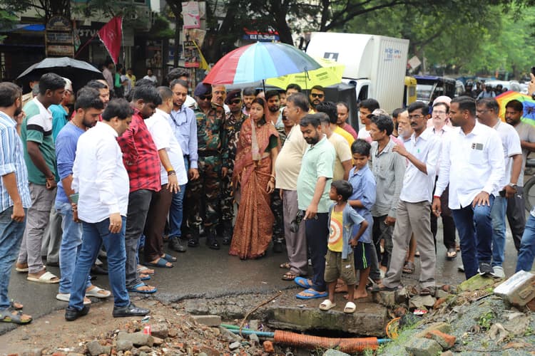Jamshedpur News : 7 अगस्त तक बाराद्वारी की सड़क को करें दुरुस्त, नहीं तो आंदोलन : पूर्णिमा साहू