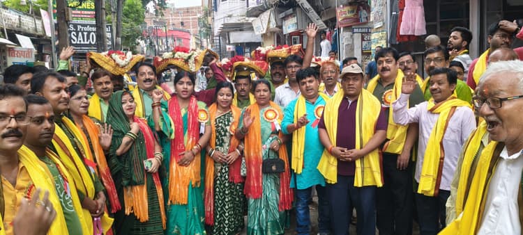 कसौधन वैश्य समाज ने मां ताराचंडी को चढ़ाया ओढ़नी-कढहईया