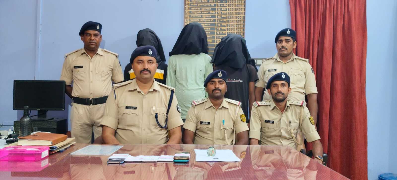 ठगी में लिप्त चार साइबर अपराधी धराये