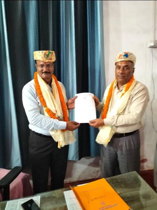 Madhubani : कॉलेज कर्मियों ने नये प्रधानाचार्य का किया अभिनंदन