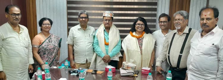 Madhubani : जेएमडीपीएल महिला कॉलेज में डॉ. सत्येंद्र प्रसाद सिंह ने प्रधानाचार्य का किया पदभार ग्रहण