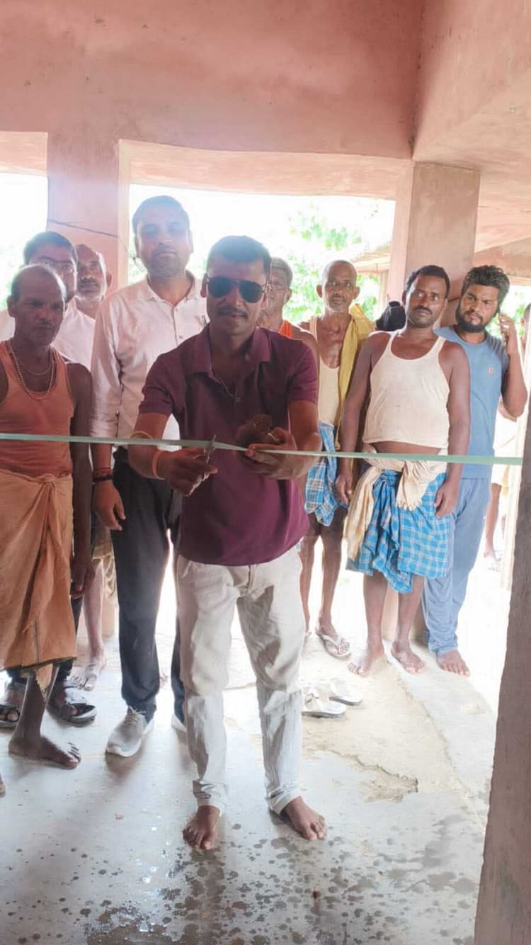 Madhubani : चंद्रडीह मुसहरी टोला में खुला पशु चिकित्सालय