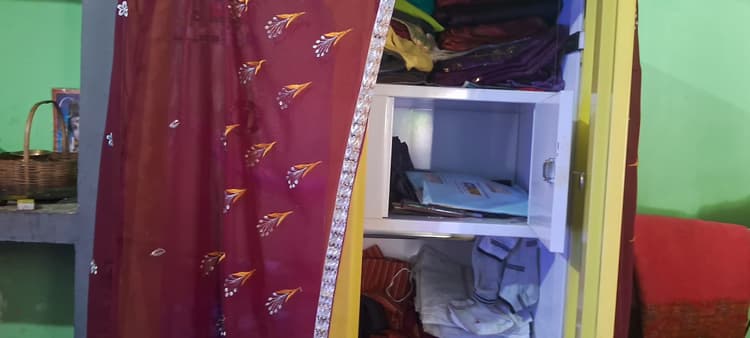 घर से जेवर समेत एक लाख नकदी की चोरी