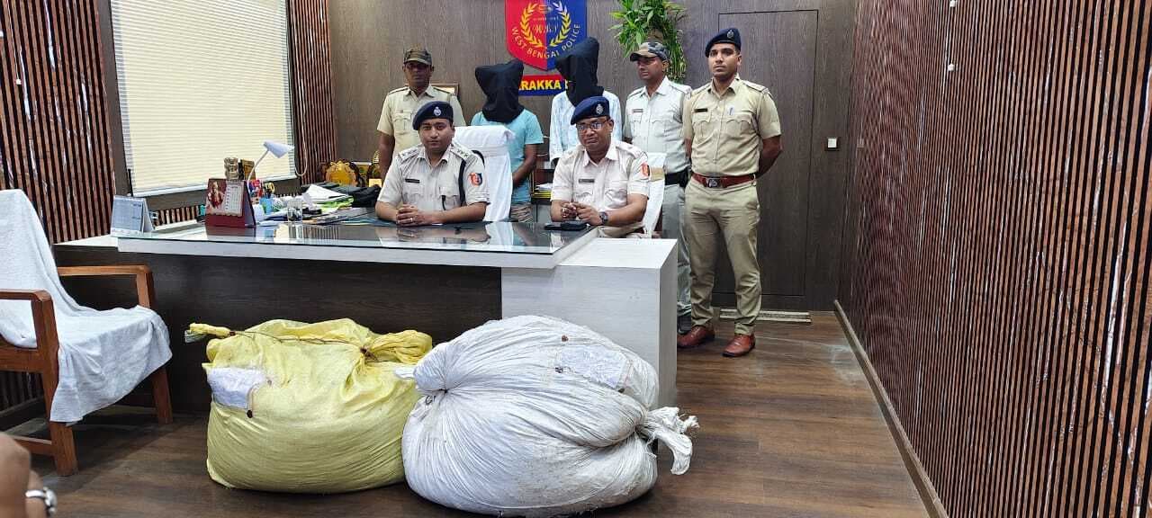 फरक्का से 96 किलो गांजा के साथ दो गिरफ्तार, चार पहिया वाहन भी बरामद