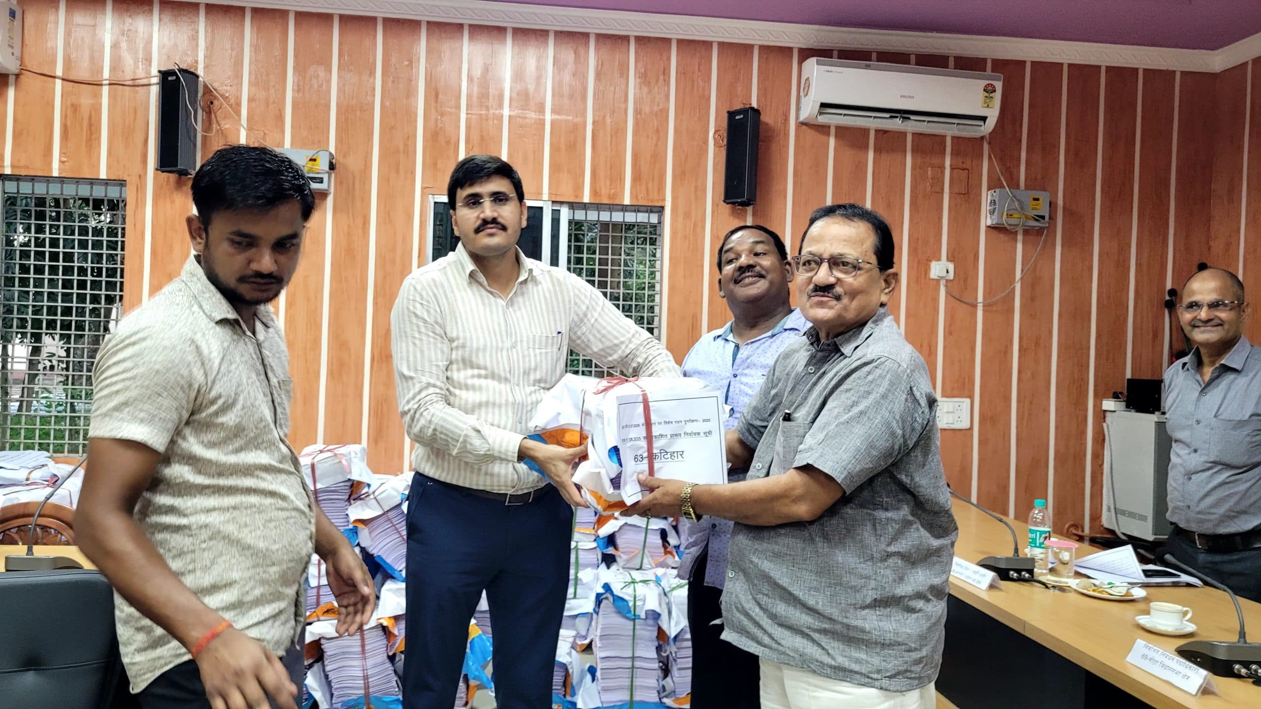 कटिहार के सात विधानसभा क्षेत्र में कुल 20.44 लाख हैं मतदाता