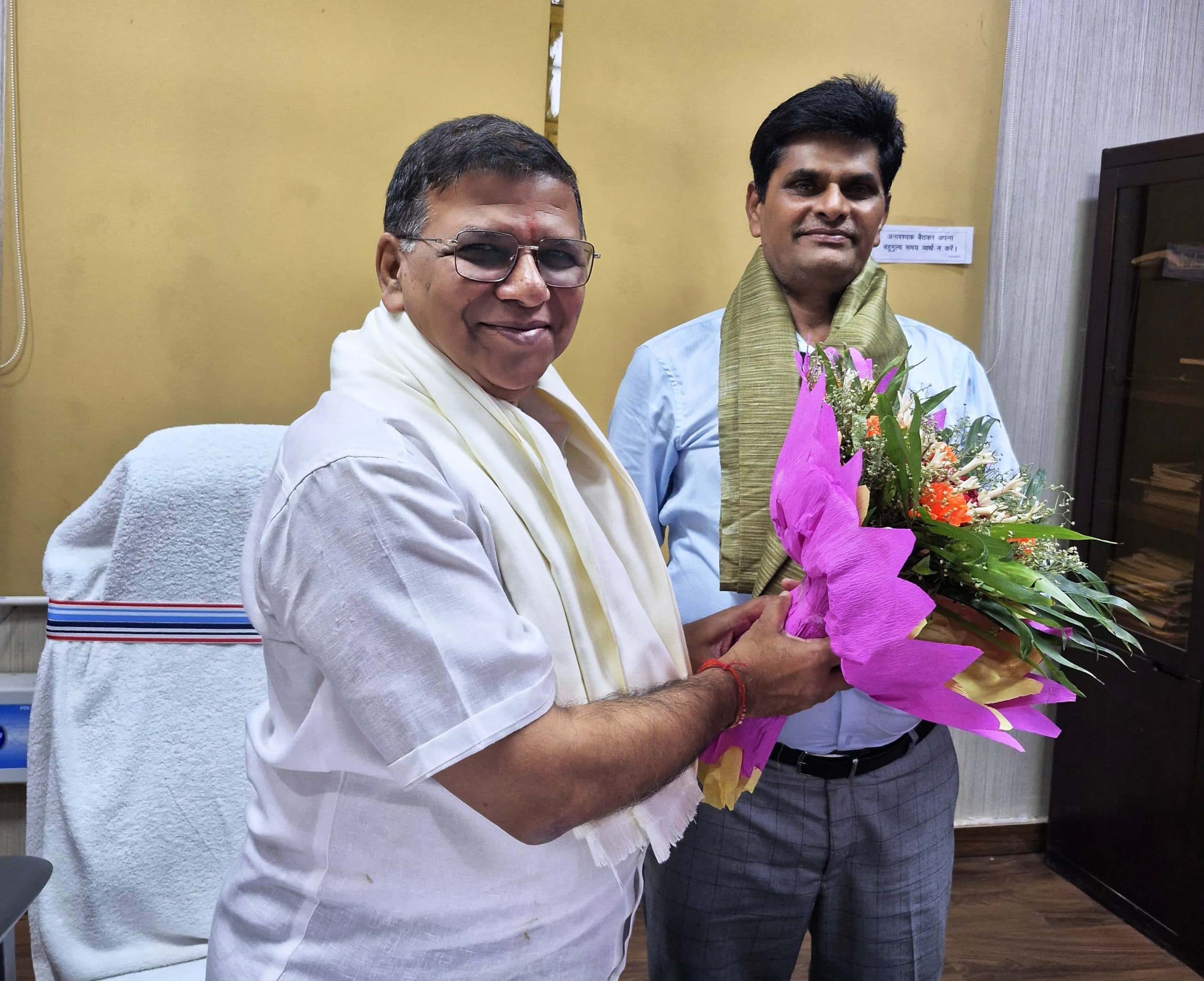 आरडी एंड डीजे कॉलेज के नये प्राचार्य प्रो. विजेंद्र ने पदभार संभाला