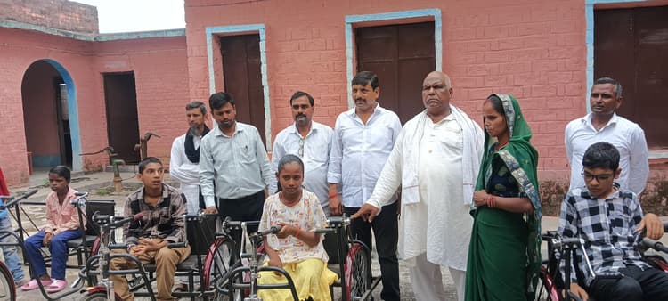 28 दिव्यांग बच्चों के बीच ट्राइसाइकिल वितरित