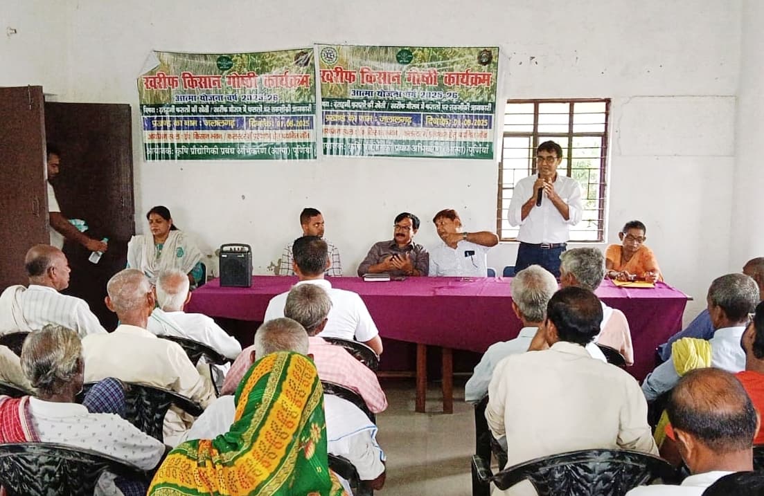 फसलों की देखरेख पर कृषि वैज्ञानिकों ने दिये टिप्स