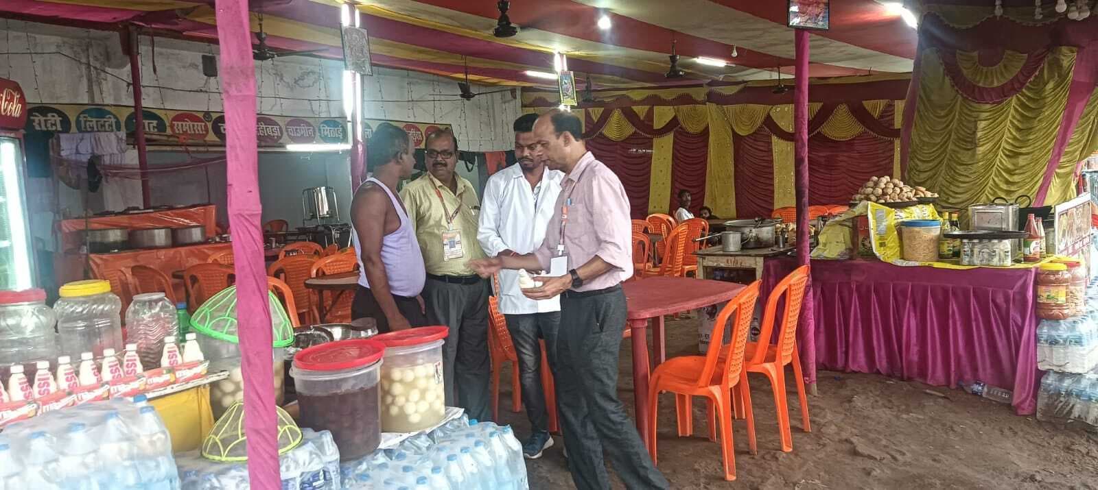 Deoghar News : हल्दी में अखाद्य रंग, पेड़ा में स्टार्च व तेल में मिली मिलावट, टीम ने कराया नष्ट