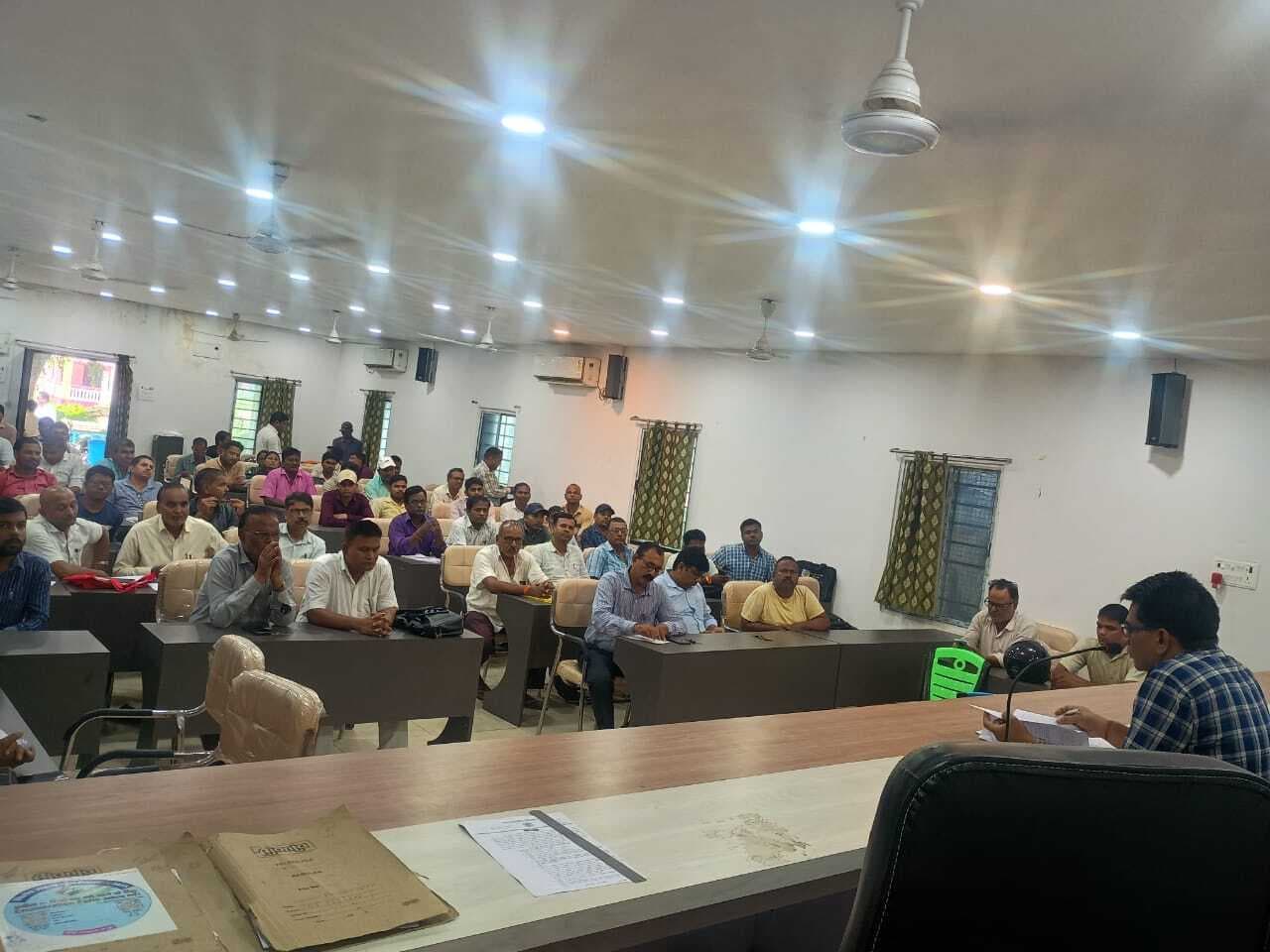 विशेष गहन पुनरीक्षण को बीएलओ को मिला निर्देश