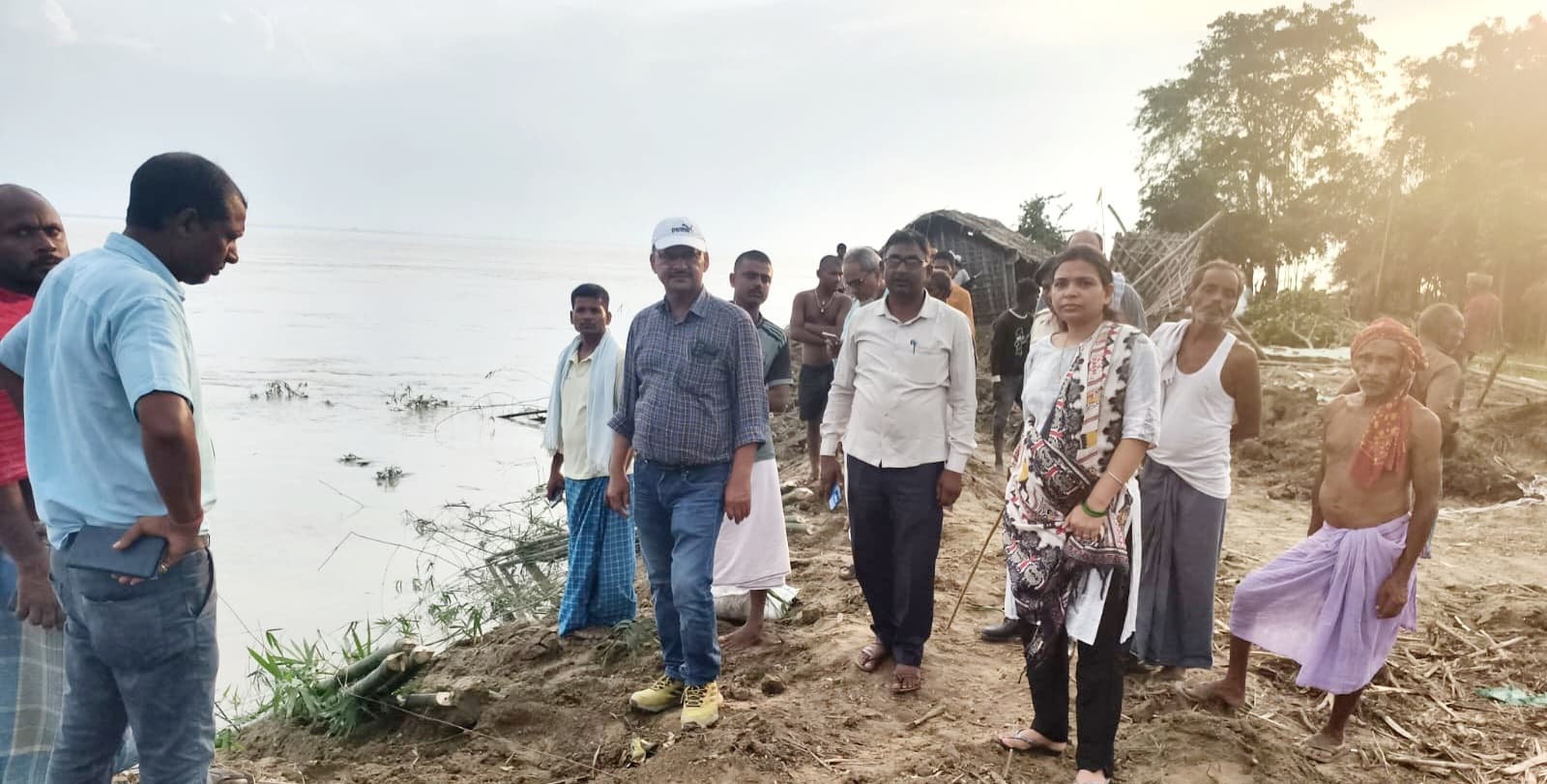 धुरियाही में कटाव से 18 परिवार बेघर