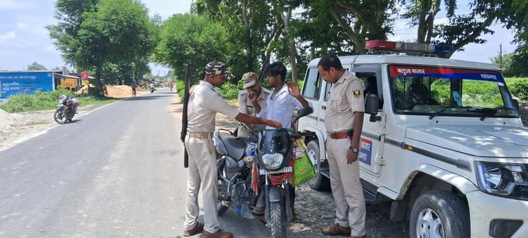 सड़क सुरक्षा को लेकर चलाया गया वाहन चेकिंग अभियान