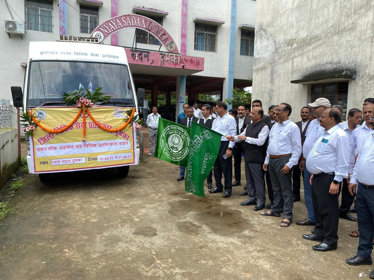 ग्रामीणों को कानूनी जानकारियों से अवगत करायेगा जस्टिस ऑन व्हील्स
