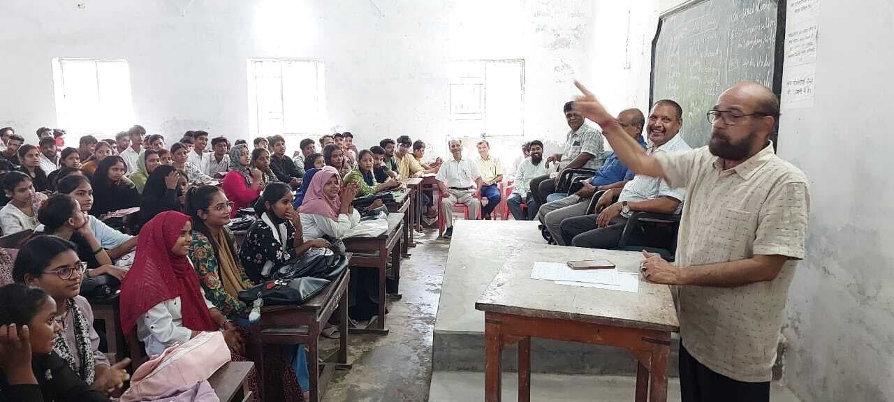 उच्च शिक्षा केवल पाठ्यक्रम की पढ़ाई नहीं, संपूर्ण व्यक्तित्व निर्माण की है प्रक्रिया : प्राचार्य